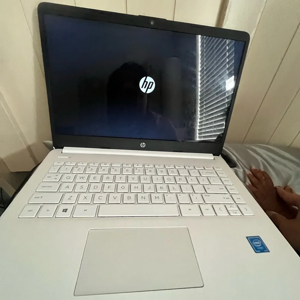 HP laptop 14 inch screen stream HD